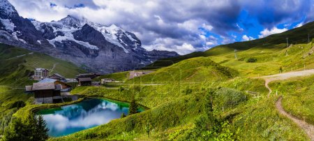 Erstaunliche Schweizer Natur. Kleine Scheidegg, die zwischen dem berühmten Eiger und dem für Wanderungen in den Berner Alpen bekannten Lauberhorn verläuft. Schweiz-Reise