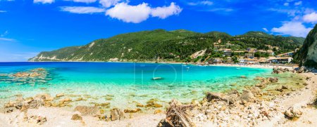 Destinations estivales grecques. Turquoise belles plages de l'île de Lefkada, village d'Agios Nikitas. Grèce, îles Ioniennes