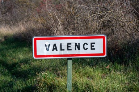 Téléchargez les photos : Panneau d'entree de la ville de Valence dans la drome en france - en image libre de droit