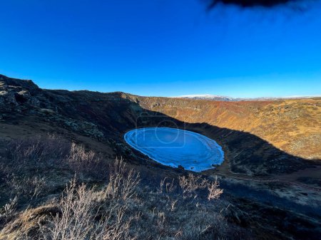 Island fasziniert mit Wüstenlandschaften aus Bergen und Vulkanen, Fjorden und schwarzen Stränden. Verlassene Häuser und harte Bedingungen, Einsamkeit am Rande der Welt!
