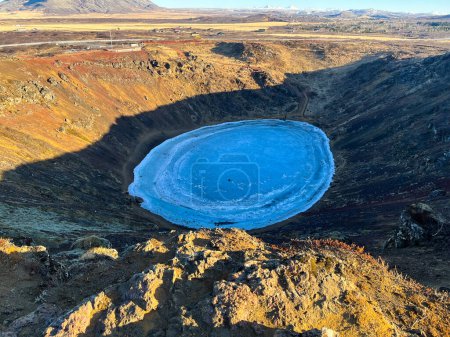Island fasziniert mit Wüstenlandschaften aus Bergen und Vulkanen, Fjorden und schwarzen Stränden. Verlassene Häuser und harte Bedingungen, Einsamkeit am Rande der Welt!