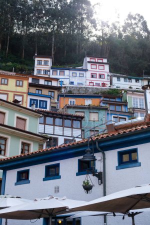 Casas y tejados en Cudillero, típico pueblo costero asturiano, España
