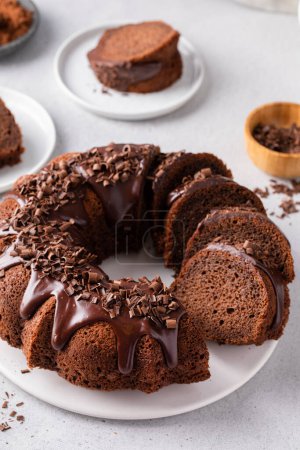 Tarta de chocolate con glaseado de ganache de chocolate, postre de chocolate casero