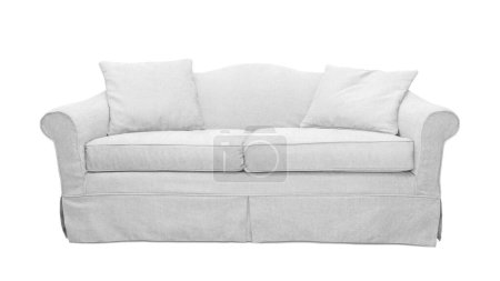 Sofá gris con dos almohadas aisladas sobre fondo blanco. Sofá clásico de estilo inglés con tapicería