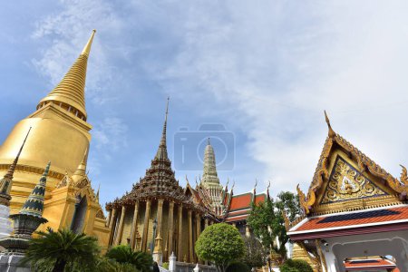 Foto de Phra Mondop en Grand Palace, Bangkok, Tailandia. Phra Mondop es una biblioteca budista que fue construida en 1789, tiene el Canon de Buda, escrituras sagradas escritas en hojas de palma. - Imagen libre de derechos