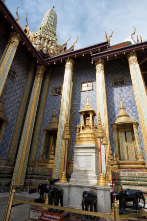 Téléchargez les photos : Architecture de Wat Phra Kaew ou Emerald Buddha Temple à Grand Place, Bangkok, Thaïlande Wat Phra Kaew ou Emerald Buddha Temple un point de repère touristique à Bangkok Thaïlande - en image libre de droit
