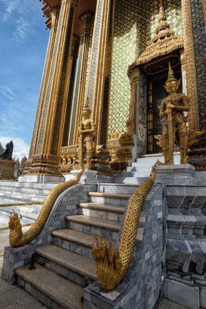 Foto de Phra Mondop en Grand Palace, Bangkok, Tailandia. - Phra Mondop es una biblioteca budista que fue construida en 1789, tiene el Canon de Buda, escrituras sagradas escritas en hoja de palma. - Imagen libre de derechos