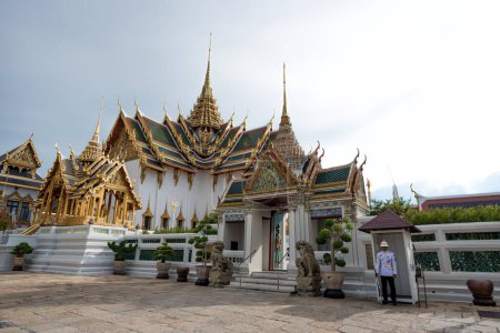Téléchargez les photos : Phra Thinang Aphorn Phimok Prasat du Grand Palais, Bangkok, Thaïlande. Le pavillon a été construit par le roi Rama IV comme un pavillon de cordage pour le roi de changer ses regalia en entrant dans les locaux de Maha Prasat
. - en image libre de droit