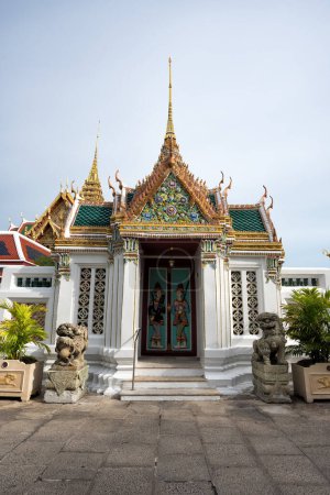 Téléchargez les photos : Architecture artistique et activités culturelles à La Grand Place, Bangkok, Thaïlande - en image libre de droit