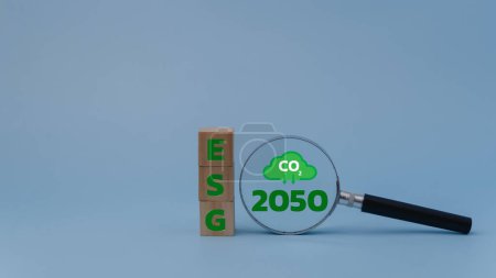 Téléchargez les photos : Objectif de réduction du dioxyde de carbone à l'horizon 2050 pour atteindre un zéro net Stratégies de réduction du réchauffement climatique et des gaz à effet de serre utilisant l'environnement social et la gouvernance ESG - en image libre de droit