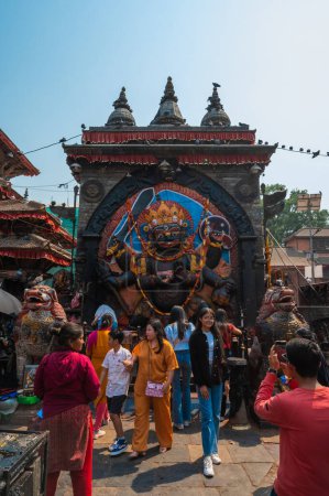 Photo for Kathmandu, Nepal - Apr 17, 2023: People visiting and worshiping Kaal Bhairav, a a Hindu shrine located in Kathmandu Durbar Square, a UNESCO World Heritage Site. - Royalty Free Image