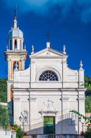 Foto de Iglesia en las colinas cerca de Zoagli en la Riviera italiana - Imagen libre de derechos