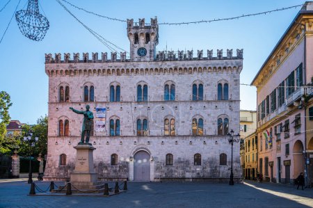 Foto de Old palace seat of the Court of Law in the main square of Chiavari, Italy - Imagen libre de derechos