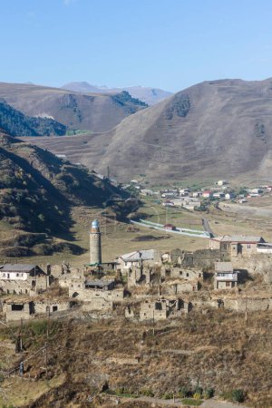 Téléchargez les photos : Vue d'un village de montagne du Daghestan, Khuduts, Russie, automne - en image libre de droit