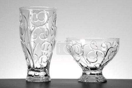 Téléchargez les photos : Ensemble de vase et bol à bonbons avec motif arabesque, isolé - en image libre de droit