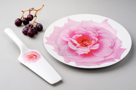 Photo for Kit with round cake plate and cake shovel, with rose print, isolated - Royalty Free Image