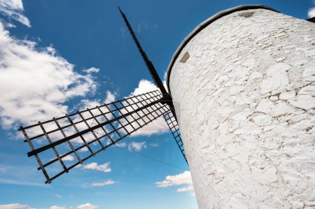 Foto de Molinos de viento Don Quijote en Consuegra, Toledo, España. Foto de alta calidad - Imagen libre de derechos