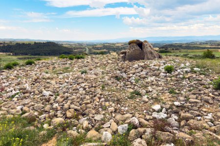 Foto de Dolmen megalítico Alto de la Huesera en la provincia de Álava, España. - Imagen libre de derechos