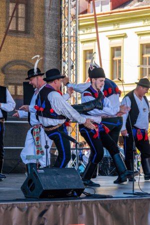 Foto de Uherske Hradiste, República Checa - 11 de septiembre de 2021 Festival folclórico de festivales de vino en Uherske Hradiste, vino, bailes folclóricos, tradiciones - Imagen libre de derechos