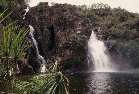 Foto de Las Cataratas Wangi es una cascada segmentada en el arroyo Wangi ubicado dentro del Parque Nacional Litchfield en el Territorio del Norte de Australia.. - Imagen libre de derechos