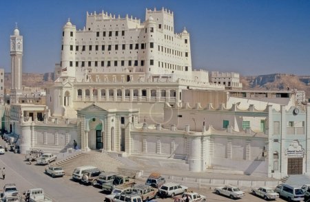 Foto de Palacio Seiyun fue la residencia real del sultán de Kathiri, situado en la ciudad de Seiyun en la región de Hadhramaut, Yemen. - Imagen libre de derechos
