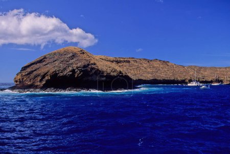 Las Piscinas de Ohe 'o, también conocidas como las Siete Piscinas Sagradas, son un grupo de piscinas estratificadas en Ohe' o Gulch en el Parque Nacional Haleakal en Maui, Hawai..