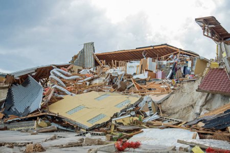 Foto de Wilbur-By-The-Sea, Florida 11 de noviembre de 2022: Destrucción por la erosión de la playa y el viento como resultado de los huracanes Ian y Nicole. - Imagen libre de derechos