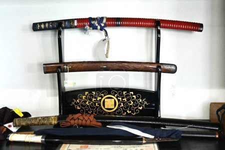 Foto de 'Katana' (espada japonesa / espada samurai) es una espada larga japonesa de guerreros samurai. Material de fondo para hacer turismo en Japón. - Imagen libre de derechos