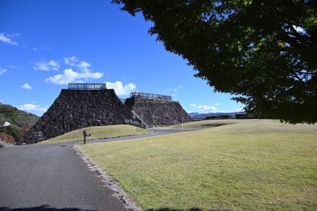 Téléchargez les photos : Château de Kofu (ville de Kofu, préfecture de Yamanashi), l'un des 100 châteaux célèbres du Japon, a été construit à la fin du 16ème siècle, et les ruines du château sont maintenant ouvertes au public comme Maizuru Castle Park. - en image libre de droit