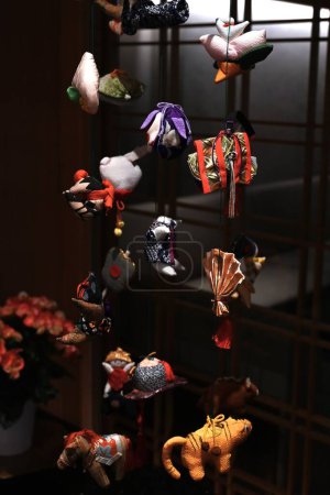 Japan Travel. Des décorations suspendues (Tsurushi Kazari) sont exposées chaque année au mois de mars lors du Festival de poupées pour prier pour la croissance des filles.