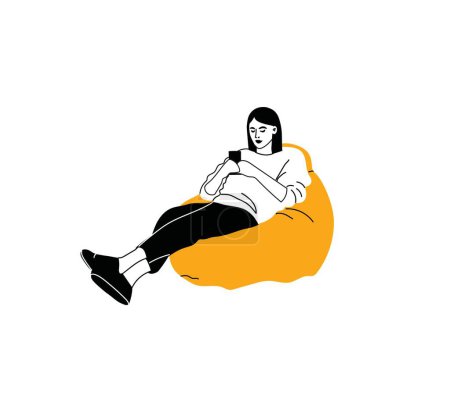 Téléchargez les photos : Femme assise sur canapé pouf tient smartphone dans sa main. Femme occasionnelle naviguant sur les médias sociaux sur l'appareil mobile. Fille sur le canapé utilise le téléphone pour discuter et surfer sur Internet - en image libre de droit