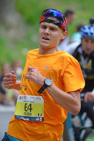 Téléchargez les photos : Zinal, SUISSE - 7 AOÛT : Elite runner, Anthony FELBER (FRA) au Championnat du Monde Sierre-Zinal Course sur piste : 7 août 2021 à Zinal, Suisse - en image libre de droit
