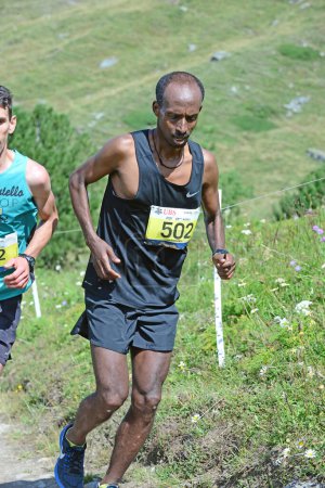 Téléchargez les photos : Zinal, SUISSE - 7 AOÛT : Elite runner, Tefera MEKONEN (ETH) (au Championnat du Monde Sierre-Zinal) Course sur piste : 7 août 2021 à Zinal, Suisse - en image libre de droit