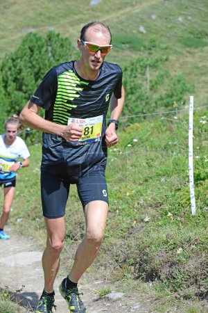 Téléchargez les photos : Zinal, SUISSE - 7 AOÛT : Elite runner, Stephan WENK (SUI) au Championnat du Monde Sierre-Zinal Course sur piste : 7 août 2021 à Zinal, Suisse - en image libre de droit