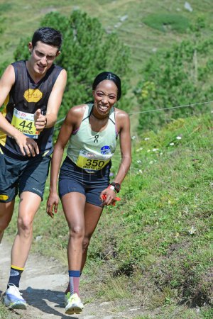 Téléchargez les photos : Zinal, SUISSE - 7 AOÛT : Lucy MURIGI (KEN), élue coureuse du Championnat du monde Sierre-Zinal Course sur piste : 7 août 2021 à Zinal, Suisse - en image libre de droit