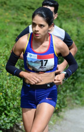Téléchargez les photos : THYON, SUISSE - 31 JUILLET : Angie Nocua, coureuse élue de Columbia, dans la course Thyon-Dixence Trail : 31 juillet 2021 à Thyon, Suisse - en image libre de droit