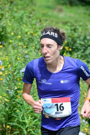 Téléchargez les photos : THYON, SUISSE - 31 JUILLET : La championne d'Europe Maude Mathys sur le Thyon-Dixence Trail Race : 31 juillet 2021 à Thyon, Suisse - en image libre de droit