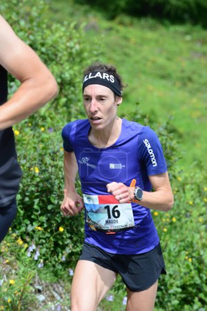 Téléchargez les photos : THYON, SUISSE - 31 JUILLET : La championne d'Europe Maude Mathys sur le Thyon-Dixence Trail Race : 31 juillet 2021 à Thyon, Suisse - en image libre de droit