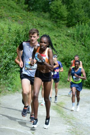 Téléchargez les photos : THYON, SUISSE - 31 JUILLET : Elite runner, Kajuju Gitonga du Kenya, vainqueur de la Thyon-Dixence Trail Race : 31 juillet 2021 à Thyon, Suisse - en image libre de droit