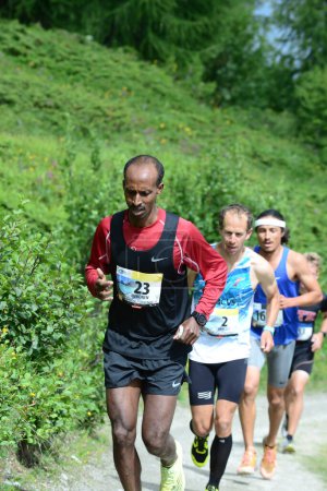 Téléchargez les photos : THYON, SUISSE - 31 JUILLET : Elite runner, Mekonen Tefera d'Ethiopie dans la course Thyon-Dixence Trail : 31 juillet 2021 à Thyon, Suisse - en image libre de droit