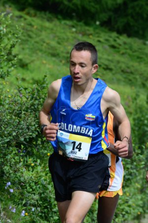 Téléchargez les photos : THYON, SUISSE - 31 JUILLET : Ruiz Malaver, coureur élite de Columbia, dans la course Thyon-Dixence Trail : 31 juillet 2021 à Thyon, Suisse - en image libre de droit