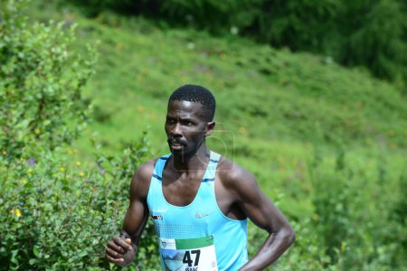Téléchargez les photos : THYON, SUISSE - 31 JUILLET : Elite runner, Isaac Kosgei du Kenya dans la course Thyon-Dixence Trail : 31 juillet 2021 à Thyon, Suisse - en image libre de droit