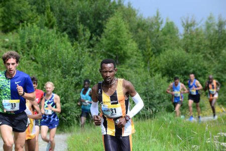 Téléchargez les photos : THYON, SUISSE - 31 JUILLET : Elite runner, Lengen Lolkurraru, vainqueur de la Thyon-Dixence Trail Race : 31 juillet 2021 à Thyon, Suisse - en image libre de droit