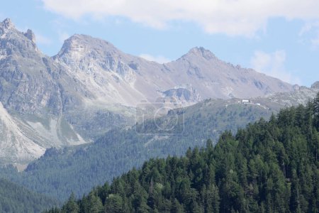 Téléchargez les photos : La vallée Anniviers dans le sud de la Suisse, au-dessus de la ville de Sierre, avec le Birgihorn et le Hirsihorn - en image libre de droit