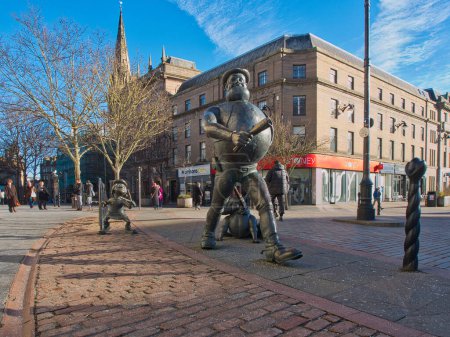 Téléchargez les photos : Desperate Dan's Gang. Dundee, Écosse - 07 février 2024 Un monument artistique dédié à Desperate Dan et Beano Minnie, personnages de bandes dessinées britanniques, dans le centre-ville de Dundee. - en image libre de droit