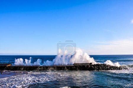 Foto Imagen de una gran ola en el océano