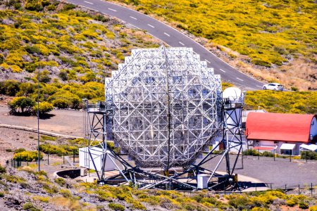Foto eines modernen wissenschaftlichen astronomischen Observatoriums