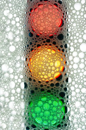  Traffic light with soap bubbles for phone screensaver.