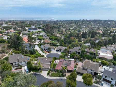 Téléchargez les photos : Aerial view over La Jolla Hills with big villas, San Diego, California, USA - en image libre de droit