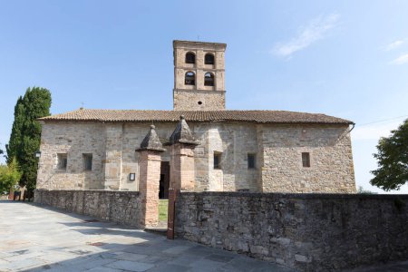 Téléchargez les photos : Lunigiana, Italie - 11 août 2020 : vue de l'église de Lunigiana - en image libre de droit